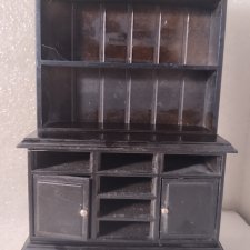 Шкафчик для маленьких кукол