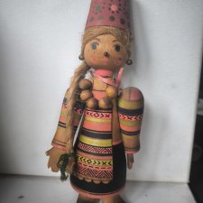 Деревянная кукла в народном костюме СССР