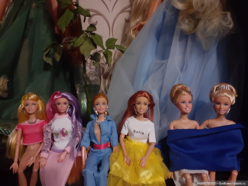 Вот такие дамы. Простите, что немного не отдеты