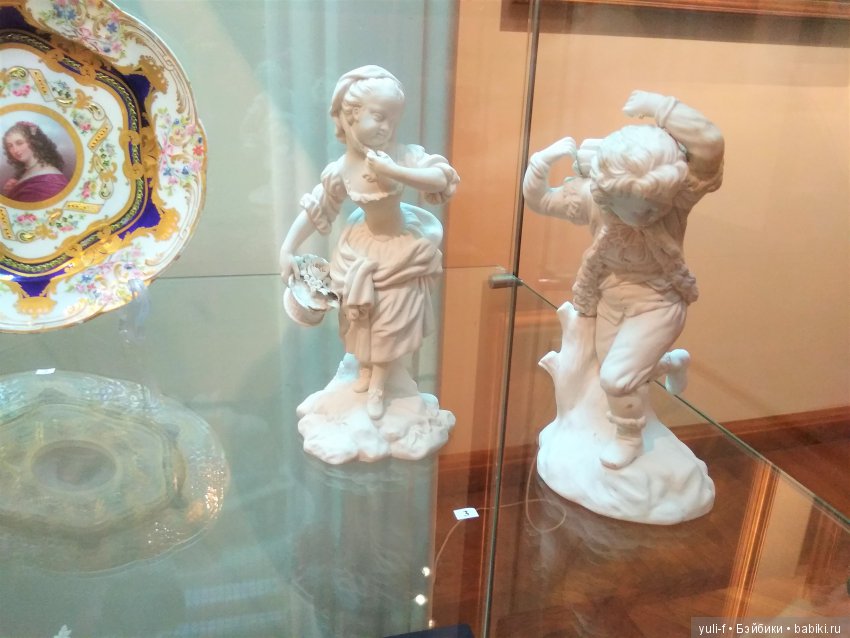 Мода в искусстве. Воскресный день в музее