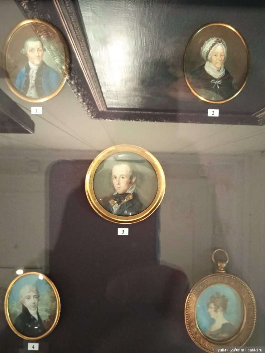 Мода в искусстве. Воскресный день в музее