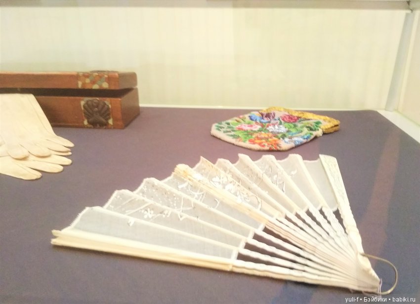 Мода в искусстве. Воскресный день в музее