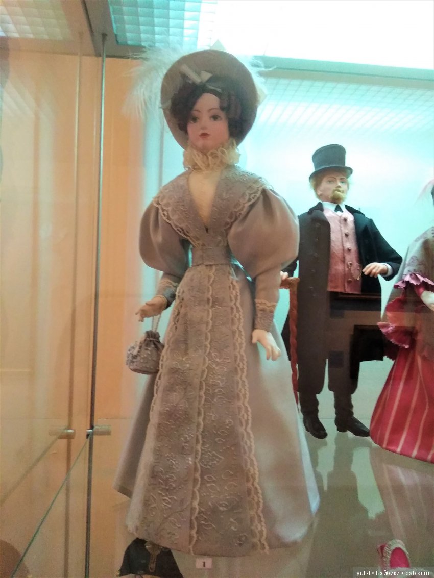 Мода в искусстве. Воскресный день в музее