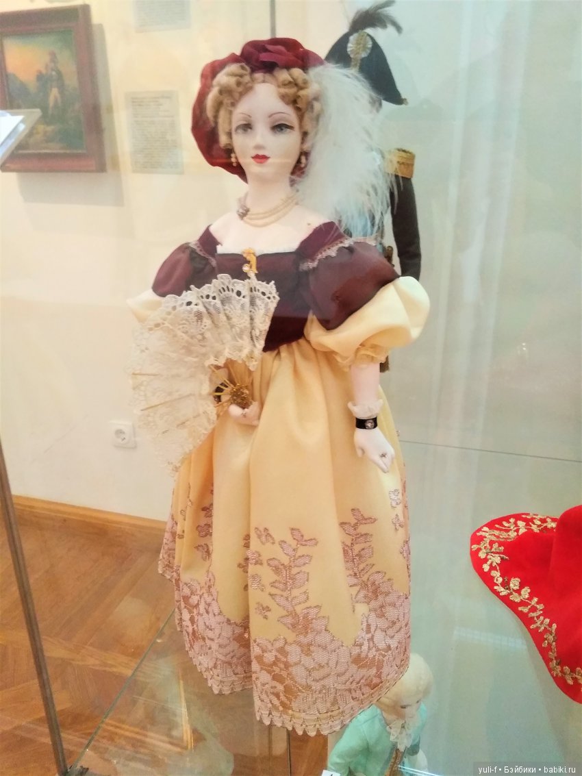 Мода в искусстве. Воскресный день в музее