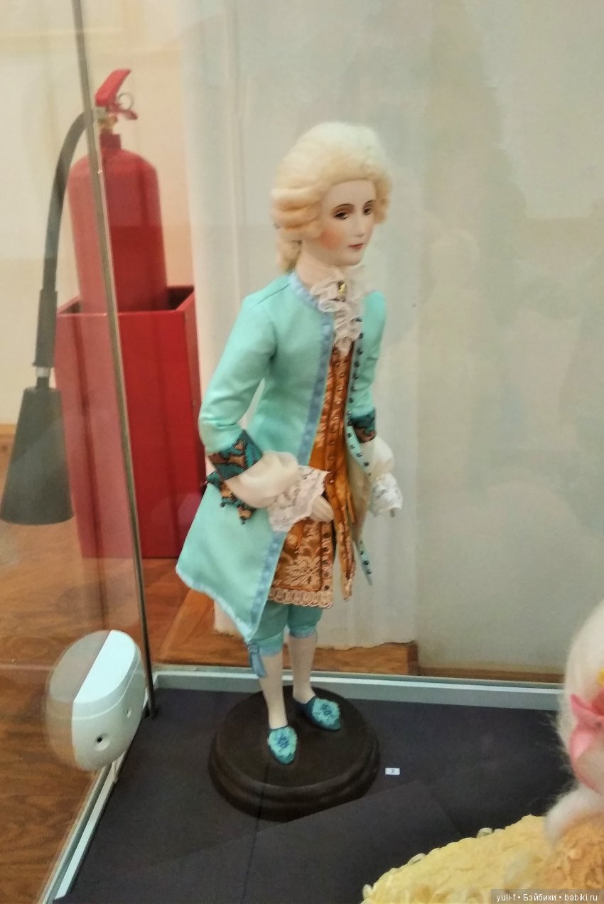 Мода в искусстве. Воскресный день в музее