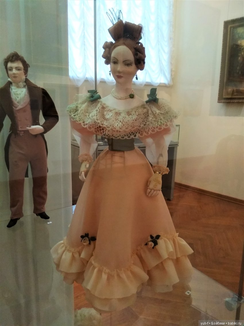 Мода в искусстве. Воскресный день в музее