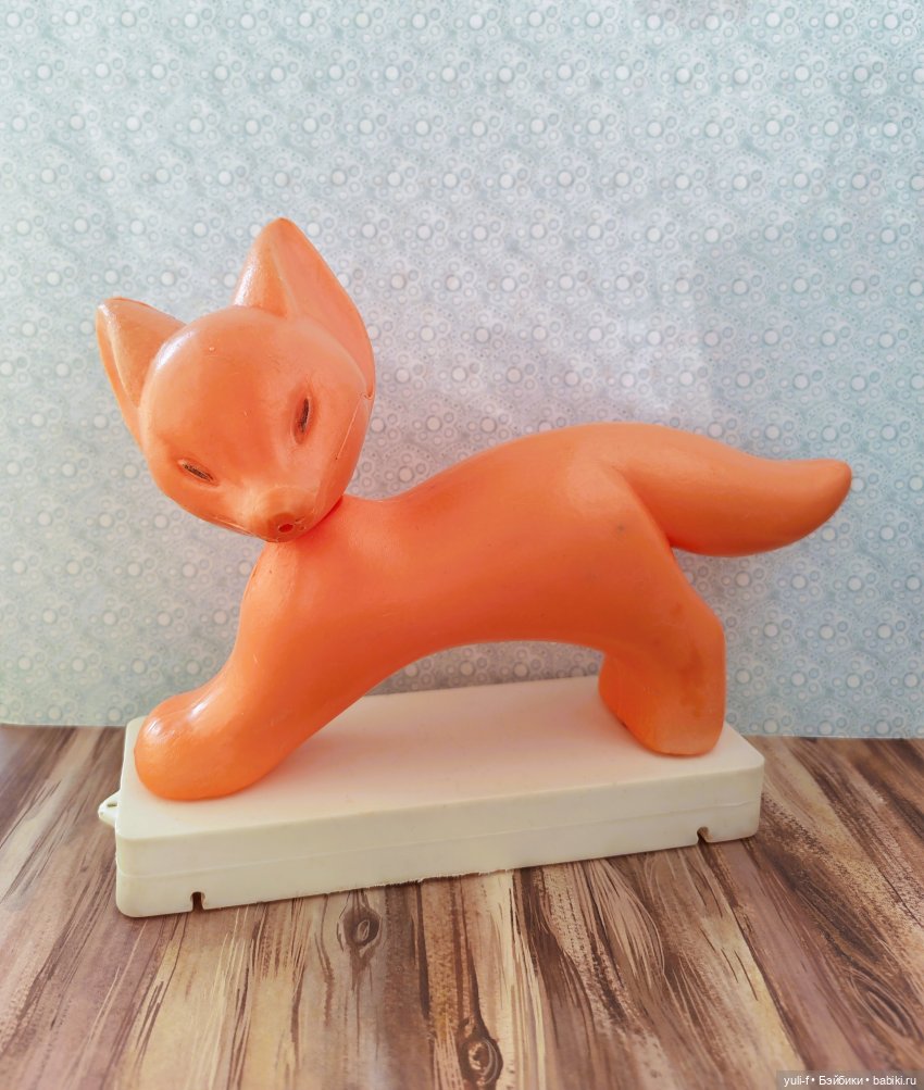 Одинокий Лис желает познакомиться и завИсти себе друзей ©