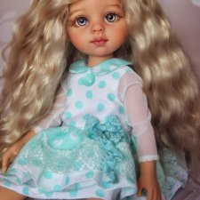 Кудрявая блондинка Карла