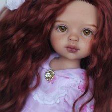 Яркая девочка Паола Рейна