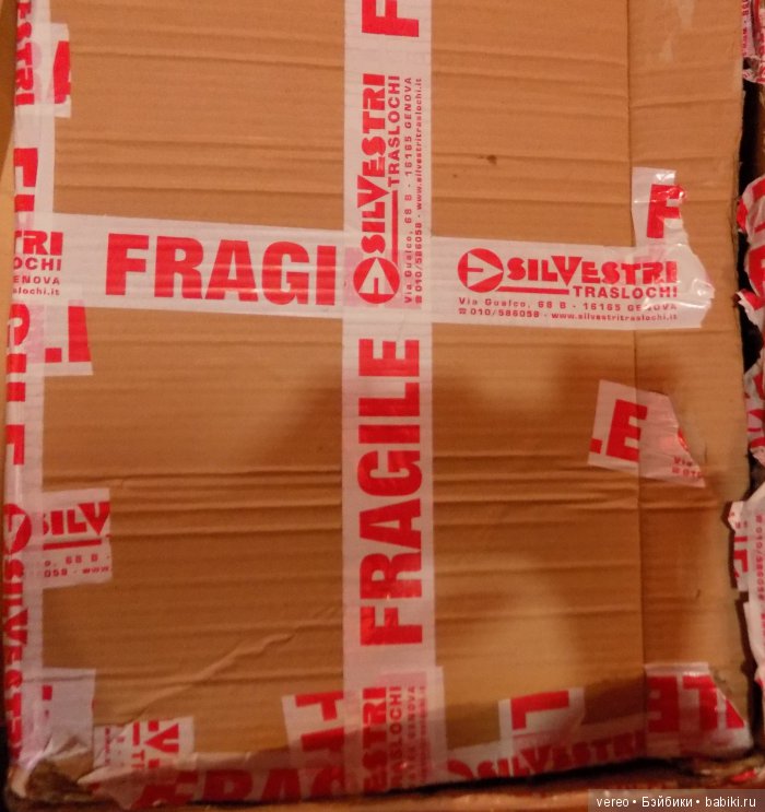 А это внутркння часть. Как распаковать не нарушив ленту фирменную?)) Вместо неё листы бумаги под скотч, где Genova, там Ваши росписи, идентично не подделать)