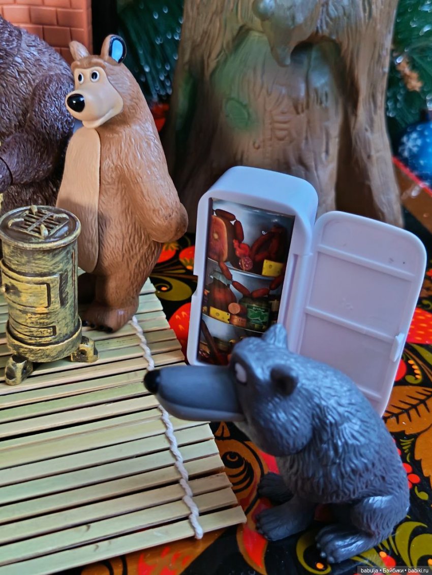 Новогодние подарки Маши и Миши