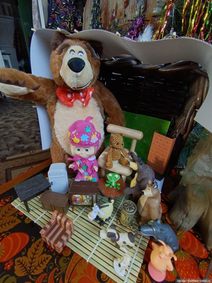 Новогодние подарки Маши и Миши