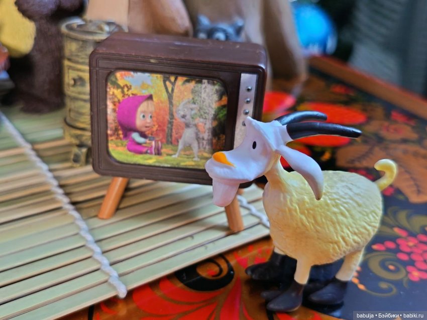 Новогодние подарки Маши и Миши