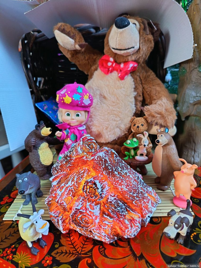 Новогодние подарки Маши и Миши