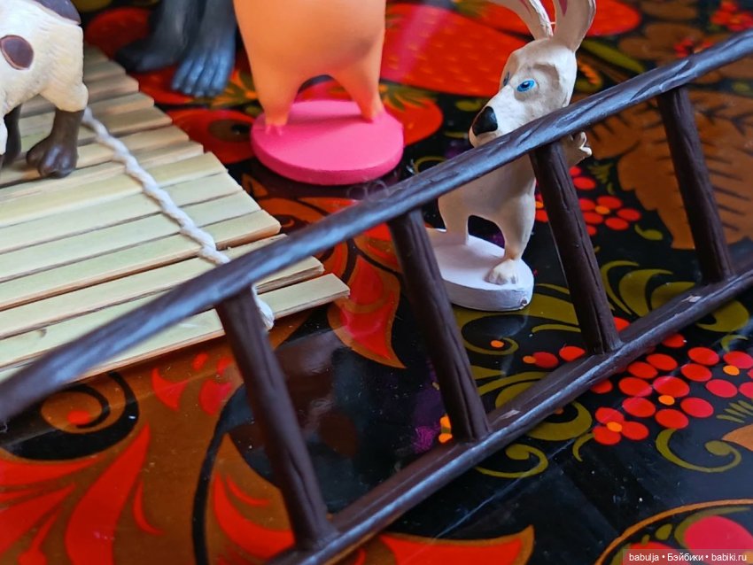 Новогодние подарки Маши и Миши