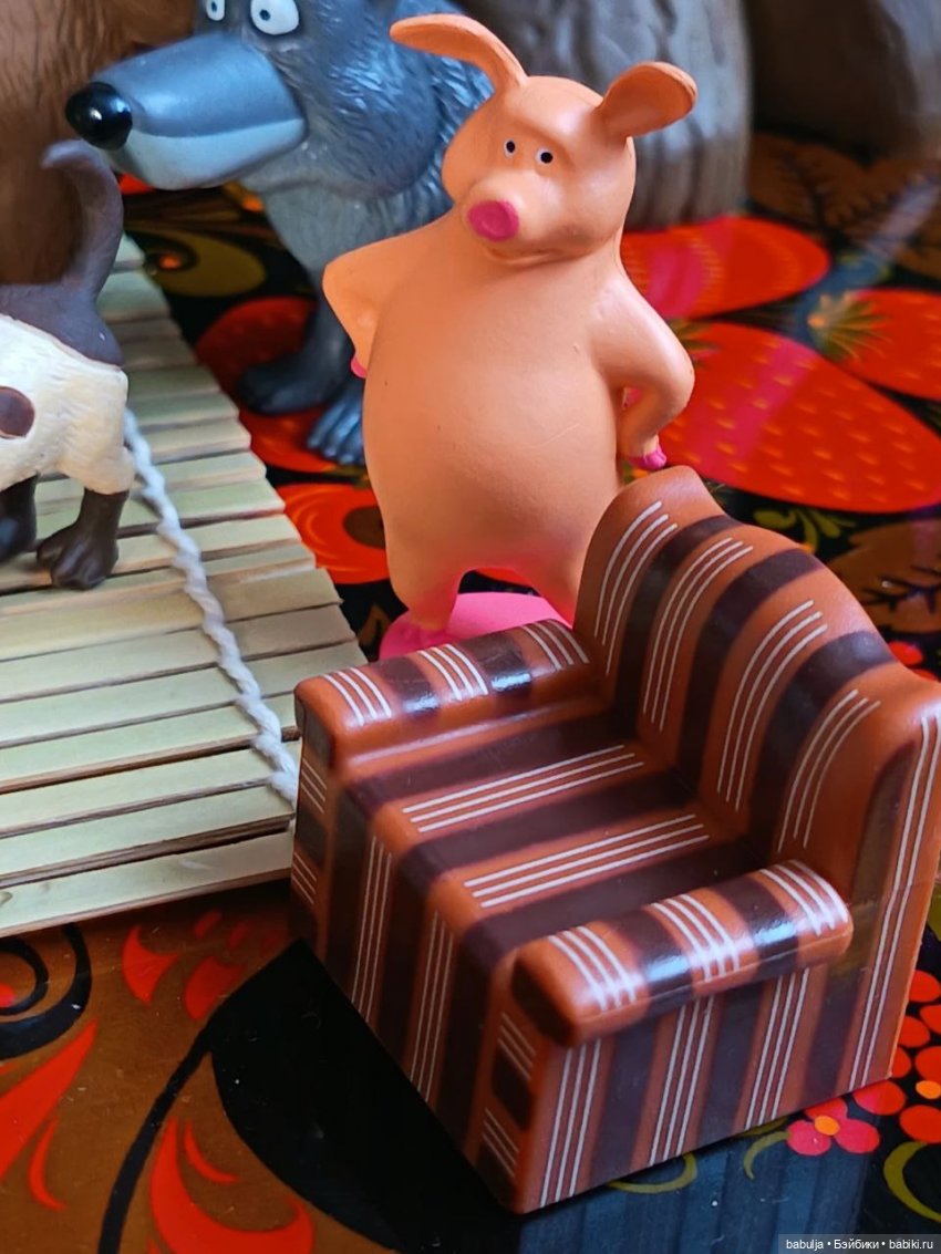 Новогодние подарки Маши и Миши