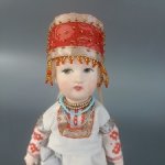Куколка в музейном стиле