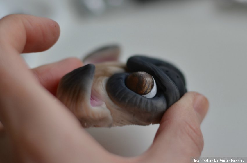 Расписываем глазки мопсику (фото 4)