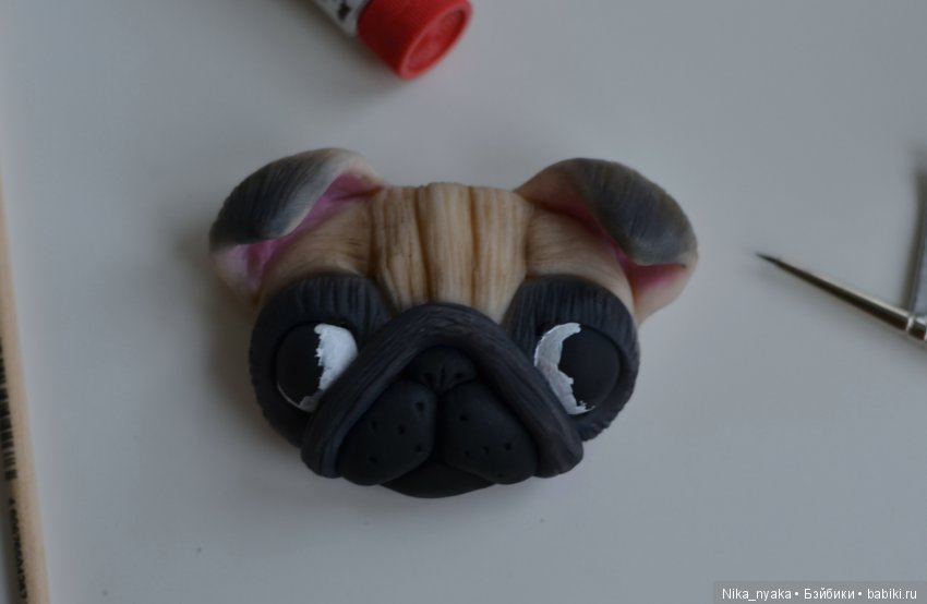 Расписываем глазки мопсику