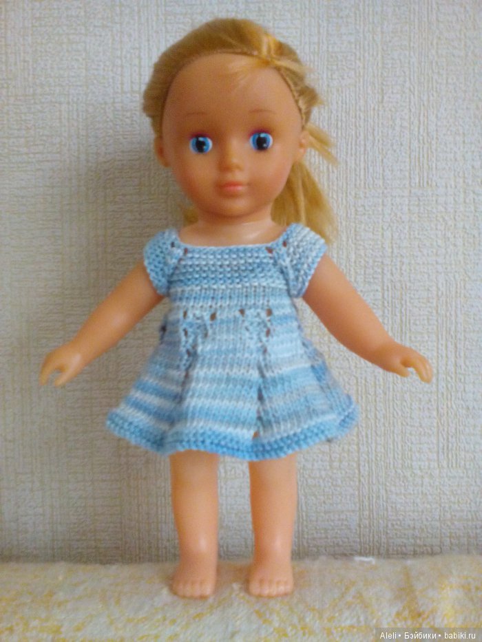 Российская Настенька, рост 20 см. Платье чуть тесновато :)