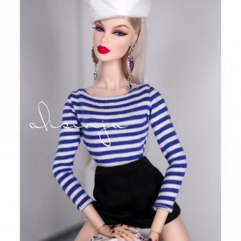 Морской бриз и татуировки: Ванесса Перрен в объективе AlissaVert