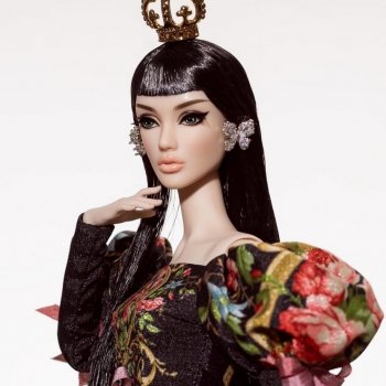 Королевский выход Defa Lucy: когда мода встречается с искусством