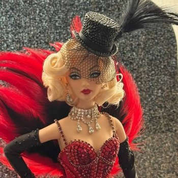 Алое пламя сцены: Барби «Cabaret in Crimson» от Suim Noh