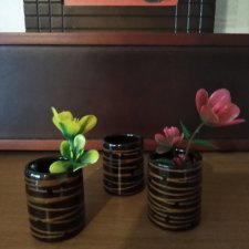 Маленькие керамические кие вазочки для кукольного интерера Маленькие керамические кие вазочки для кукольного интерера