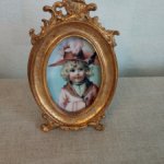 Рамочка с велюровым купоном для кукольного интерьера