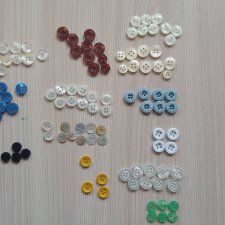 Лот пуговиц для кукольного рукоделия