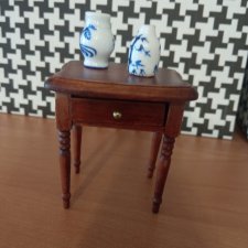 Прикроватная тумбочка для кукольного интерьера