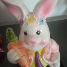 Очаровательный керамический кролик