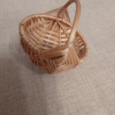 Корзиночка для кукольного интерьера