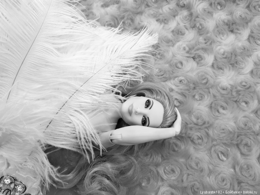 Не надо стесняться, дамы в перьях