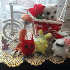 Первые вязаные игрушки, выполненые доченькой