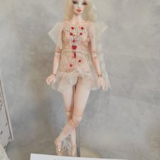 Шарнирная фарфоровая кукла в ед.экземпляре