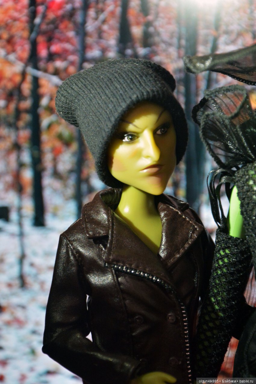 Серьезная и грустная Бастинда