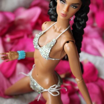 в холода всегда хочется тепла, летом снега, зимою лета