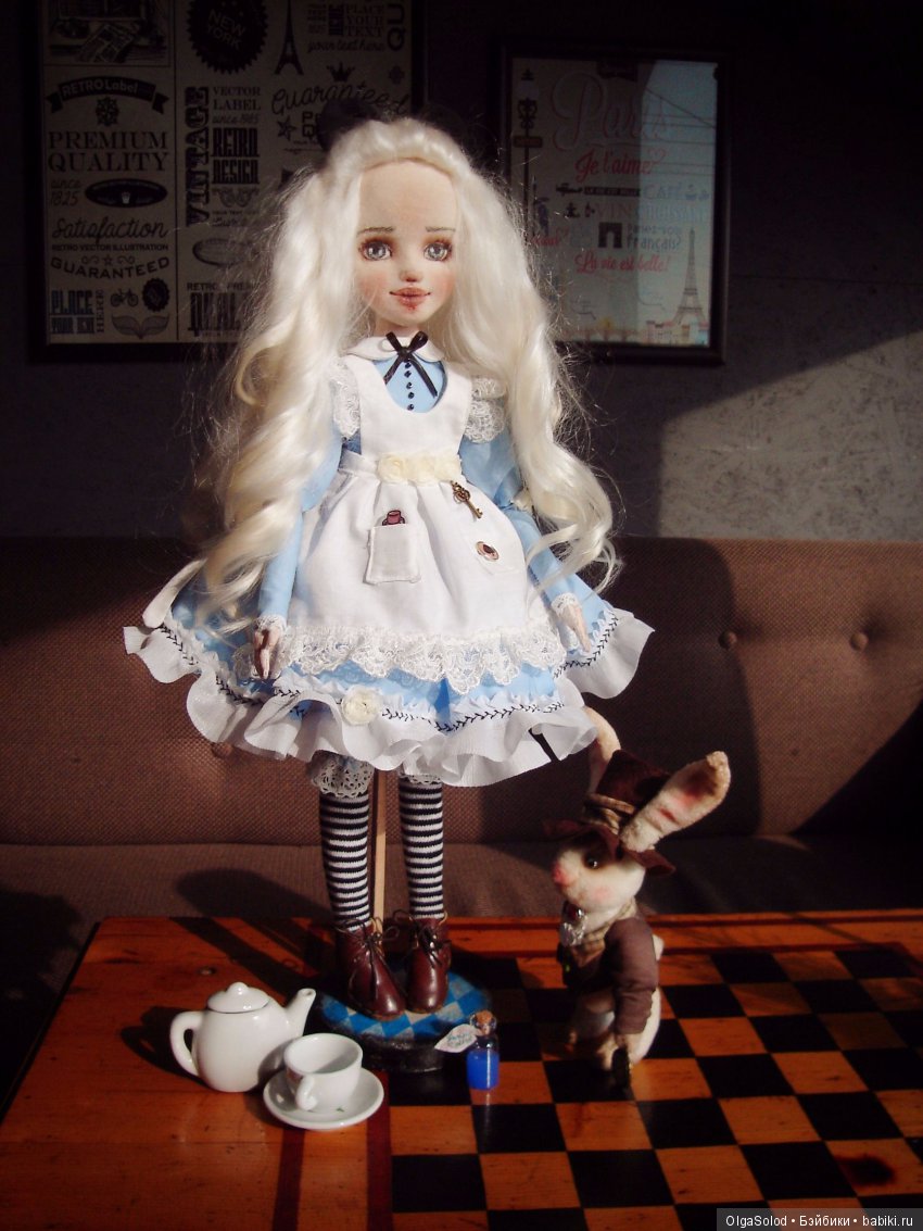 Следуй за белым кроликом... Алиса, текстильная кукла и белый кролик (фото 9)