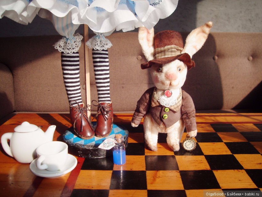 Следуй за белым кроликом... Алиса, текстильная кукла и белый кролик (фото 8)