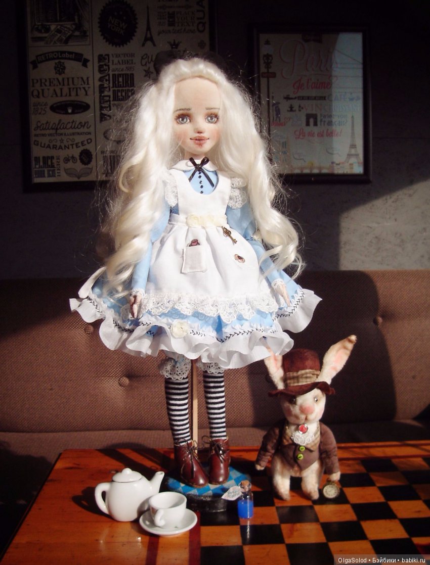 Следуй за белым кроликом... Алиса, текстильная кукла и белый кролик (фото 3)