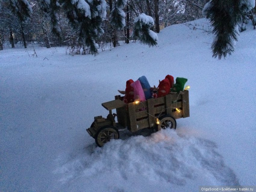 Новогодние эльфы или рождественские гномы? Их целая компания (фото 2)