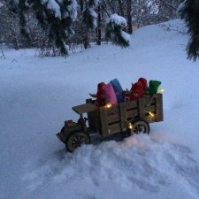 Новогодние эльфы или рождественские гномы? Их целая компания