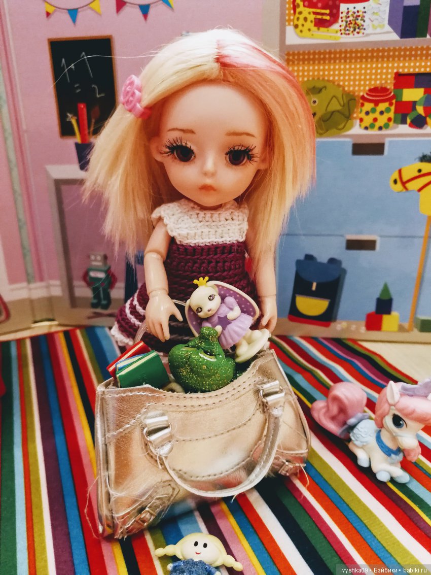 Эми из Китая, смена имиджа малышки шарнирки