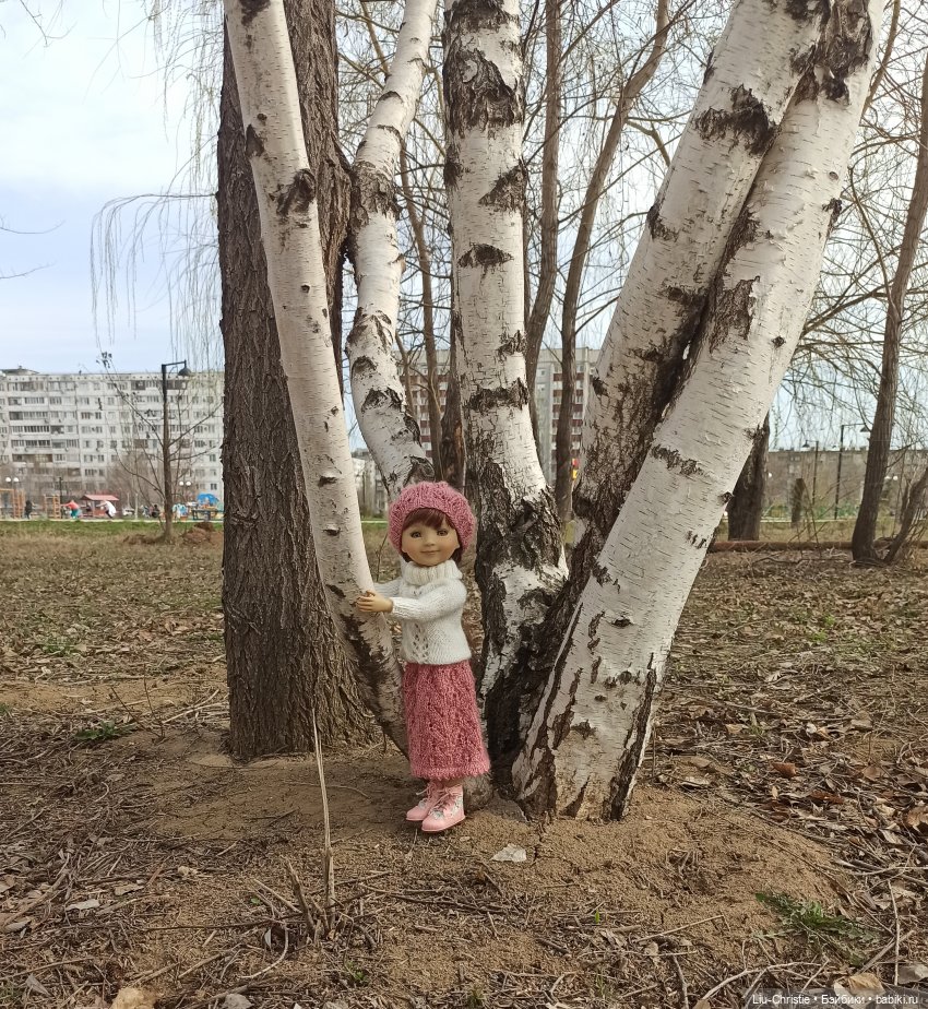 Первая прогулка — Куклы Ruby Red (Руби Ред) Fashion Friends: Siblies (фото 3)