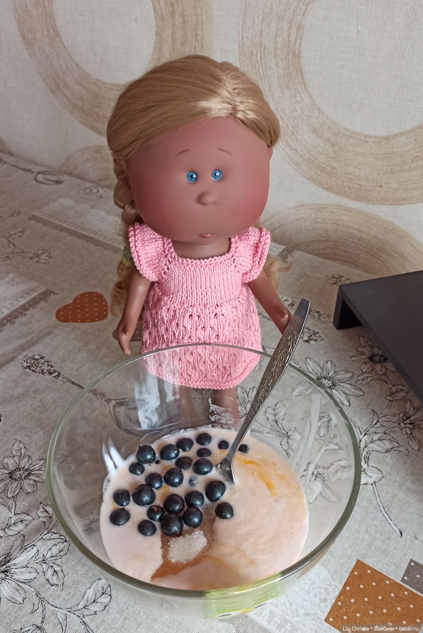 А давайте печь пирог — Куклы Nines d'Onil (Нинес): Миа (Mia) (фото 2)