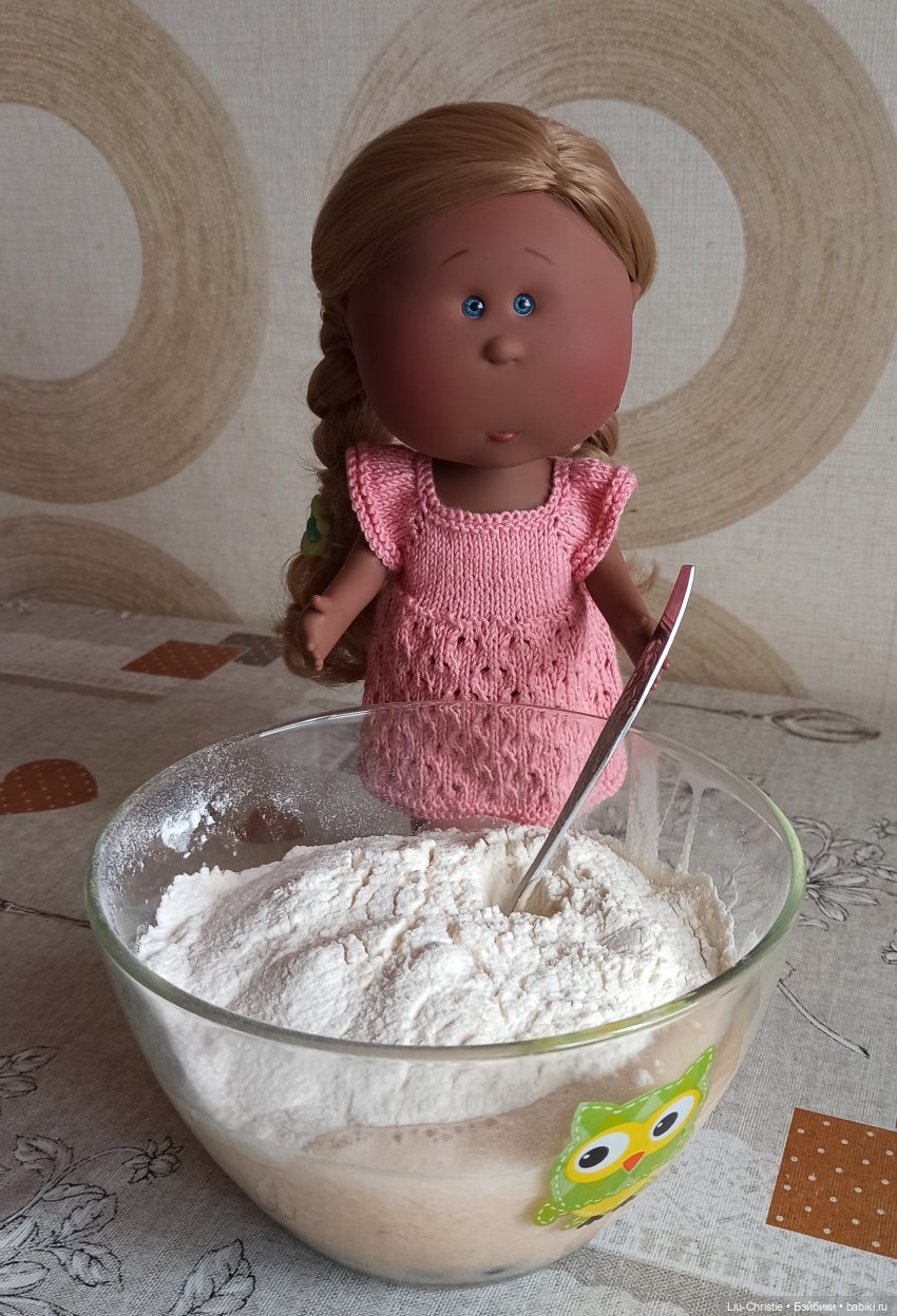 А давайте печь пирог — Куклы Nines d'Onil (Нинес): Миа (Mia) (фото 6)