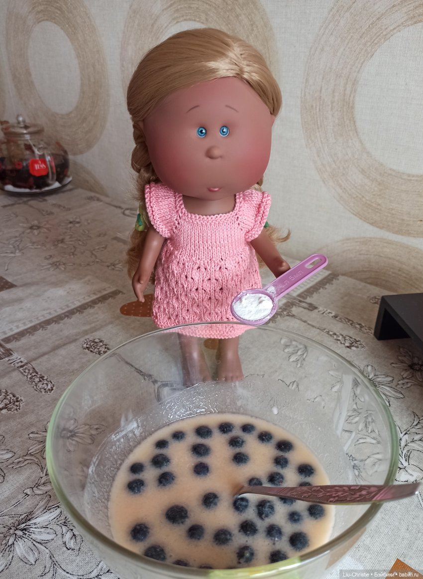 А давайте печь пирог — Куклы Nines d'Onil (Нинес): Миа (Mia) (фото 3)