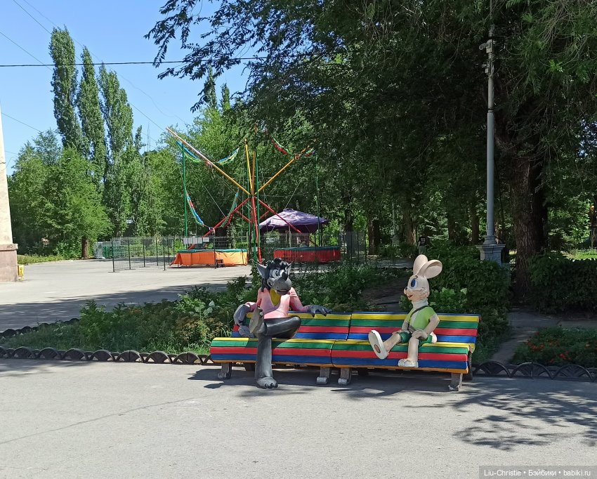 Прогулка Вики по парку — Куклы Ruby Red (Руби Ред) Fashion Friends: Siblies (фото 4)