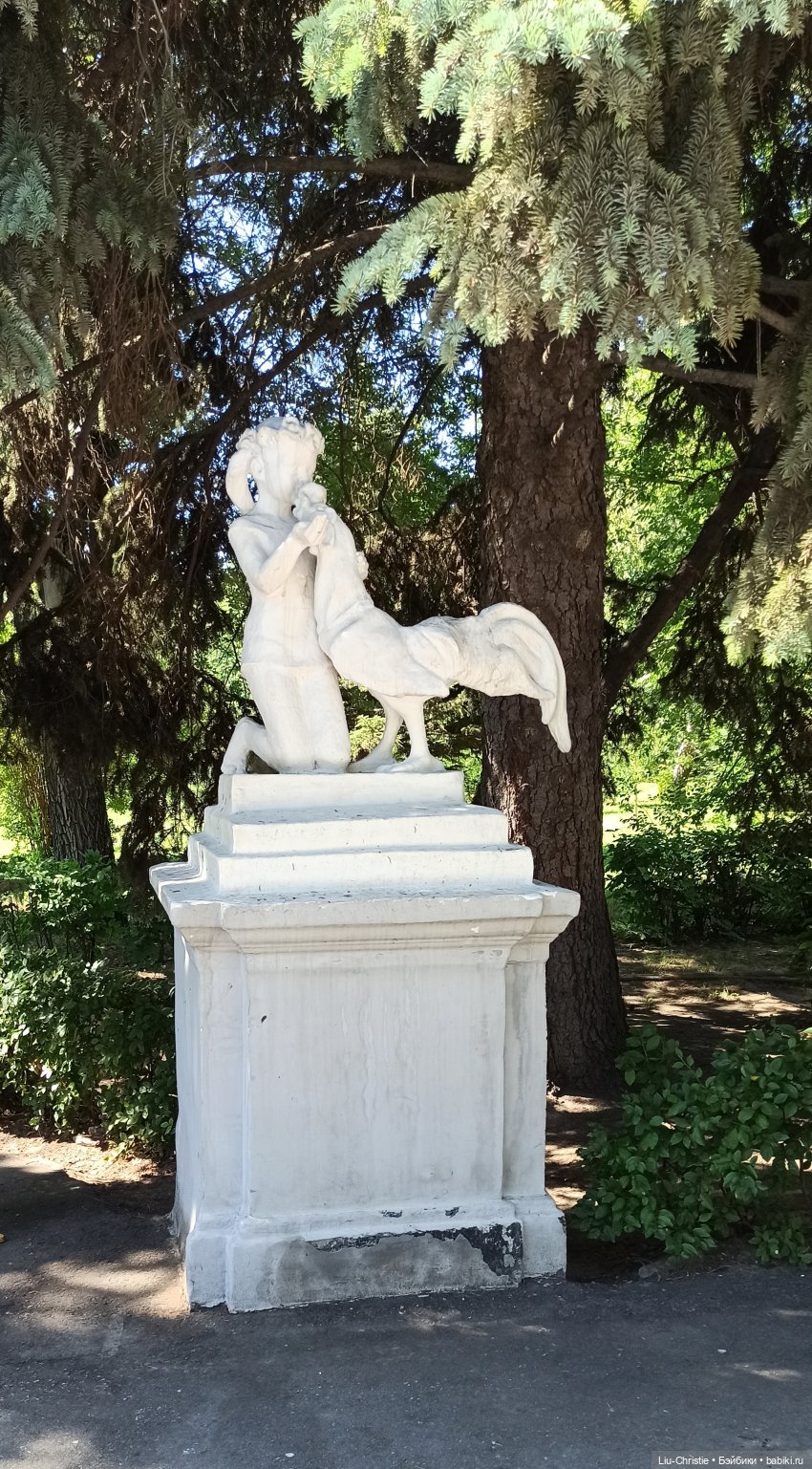 Прогулка Вики по парку — Куклы Ruby Red (Руби Ред) Fashion Friends: Siblies (фото 5)